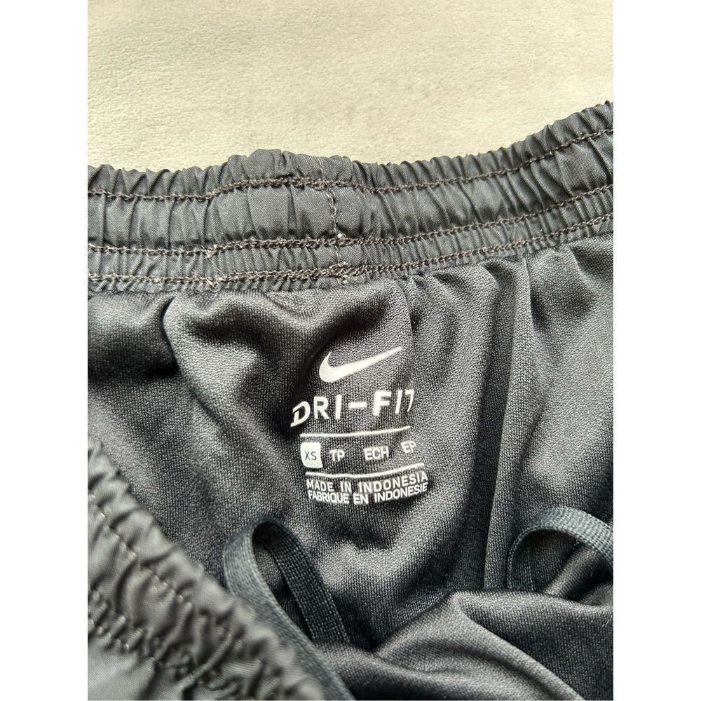 nike shorts - Picture 2 of 2